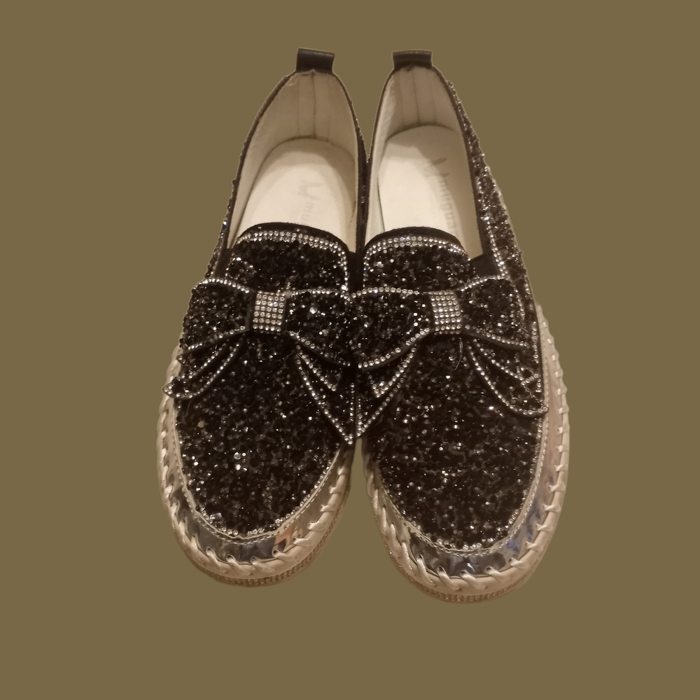 Mutual diamond black bow tie loafers sz 8